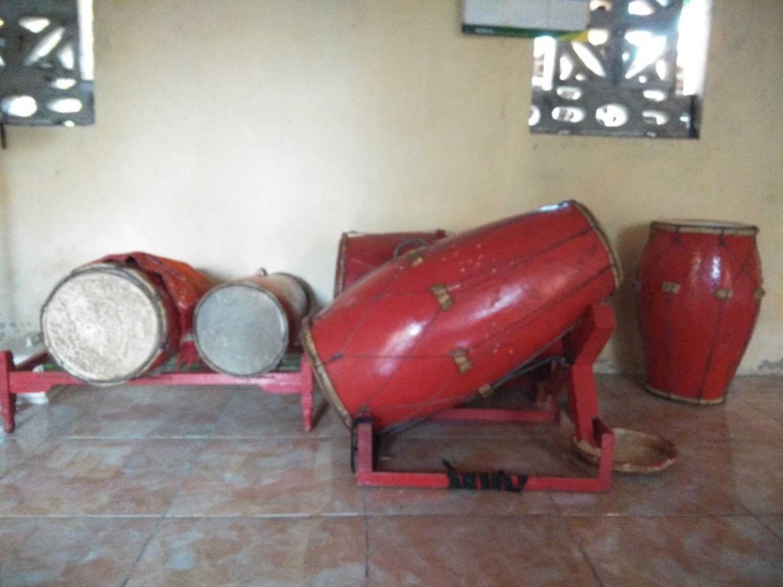 √ Alat Musik Tradisional Jawa Timur - Nama, Gambar, Penjelasan
